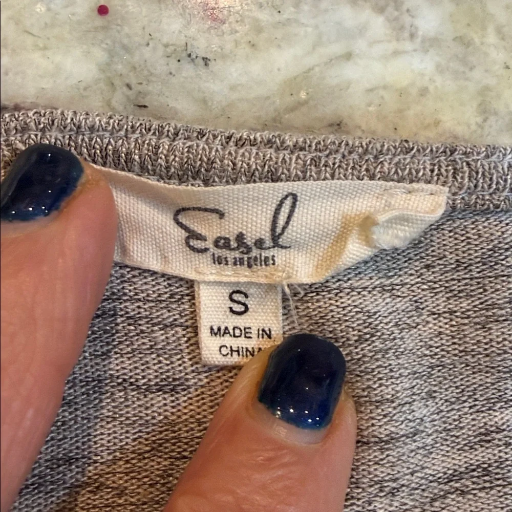 Easel Women’s Boho heathered ruffle sleeve/hem  sweater tunic Taupe Size Small - Picture 3 of 9